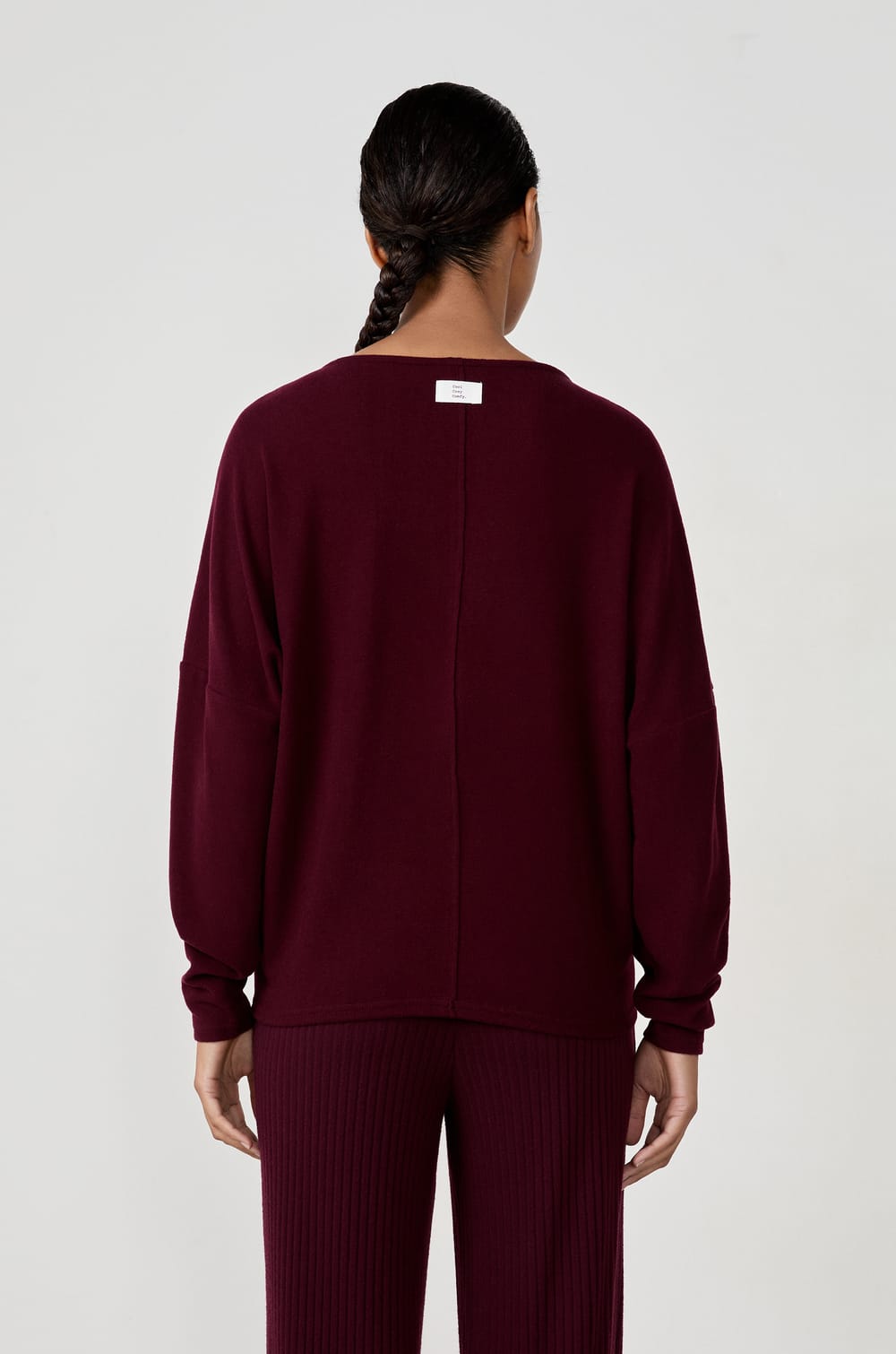 Su&eacute;ter cuello en V;${refinementColor}