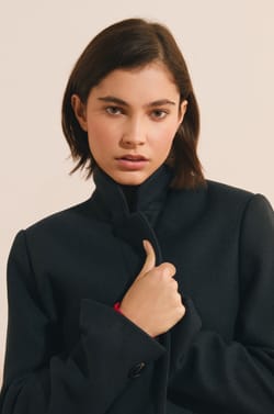 Manteau mi-long crois&eacute; avec laine;${refinementColor}