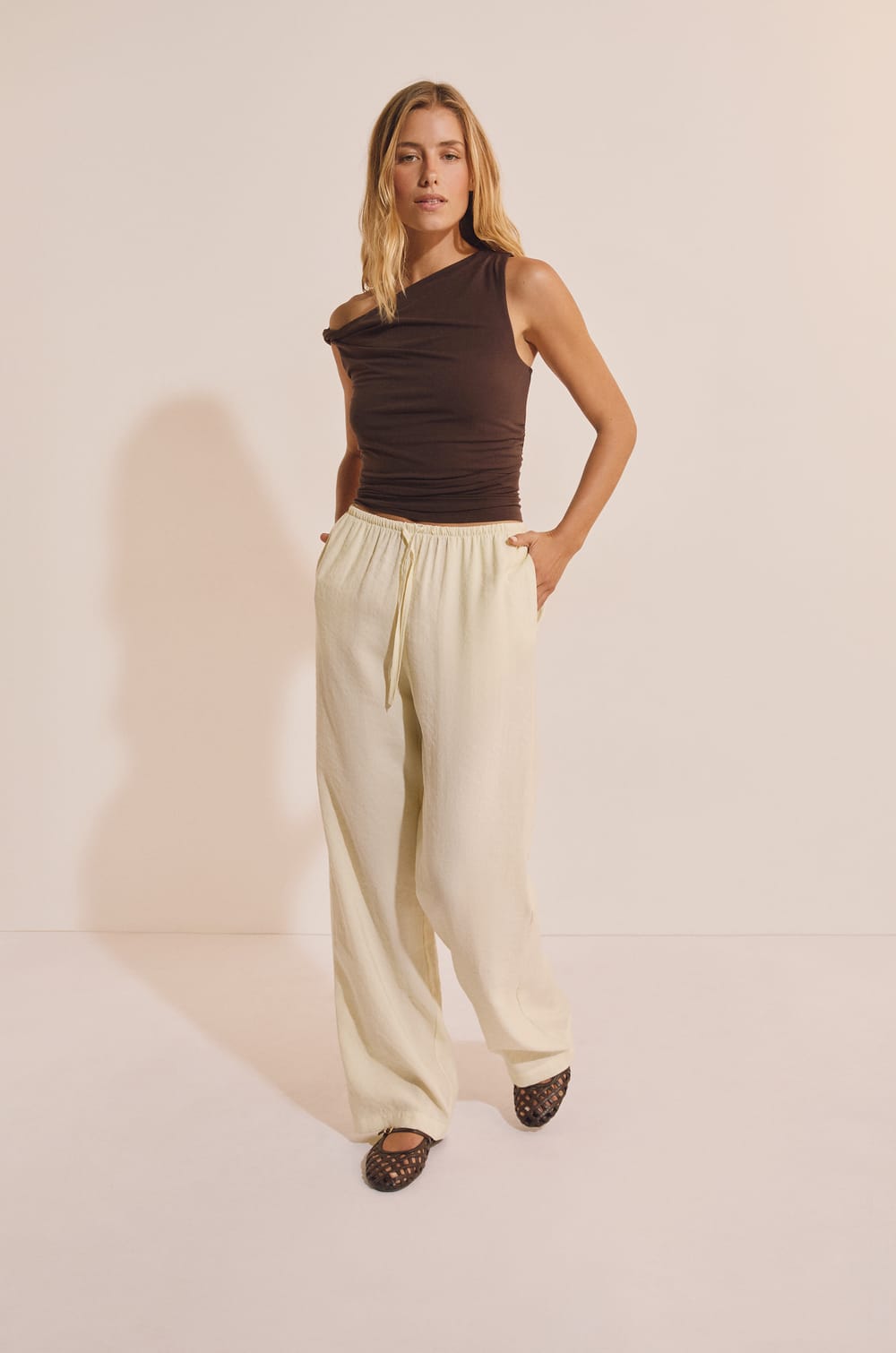 Pantalon fluide &eacute;lastiqu&eacute;;${refinementColor}