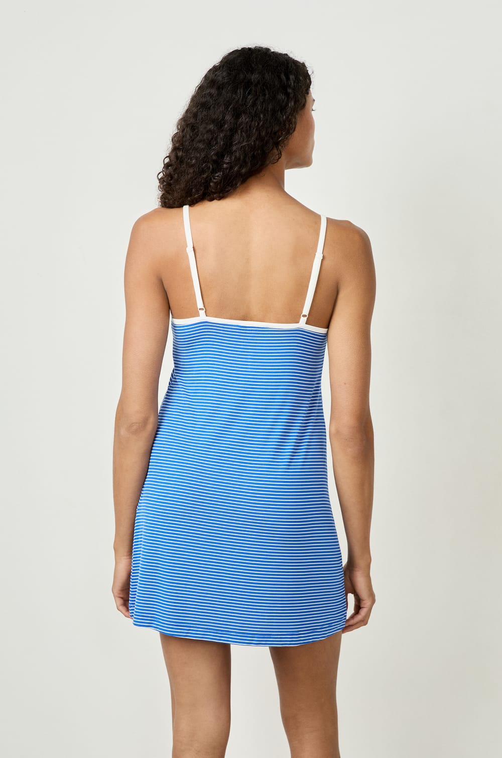 Nuisette courte rayée;${refinementColor}