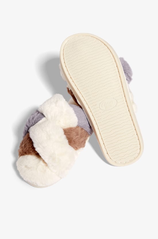 Flip-Flop Slippers;${refinementColor}
