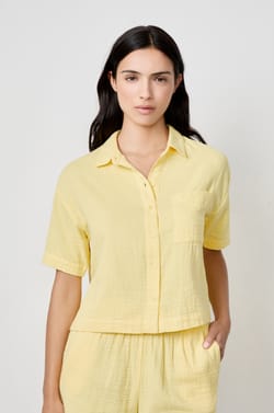 Textured short-sleeved shirt;${refinementColor}