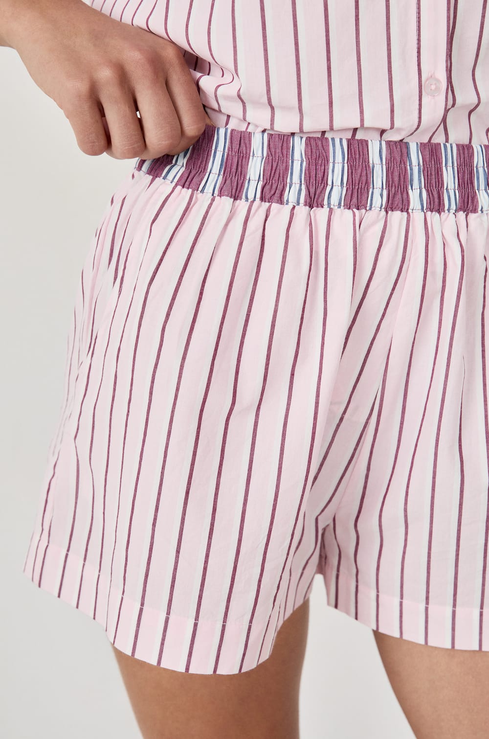 Short de pyjama à rayures;${refinementColor}