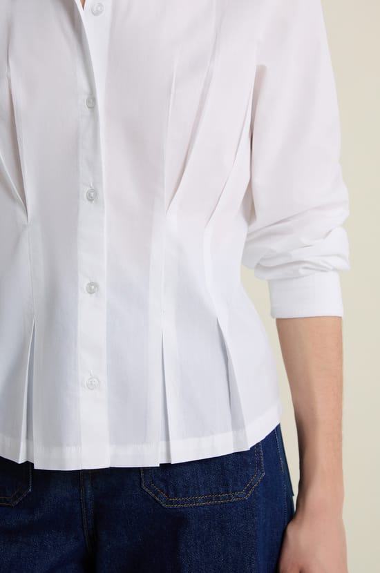 Chemise cintr&eacute;e &agrave; plis plats;${refinementColor}