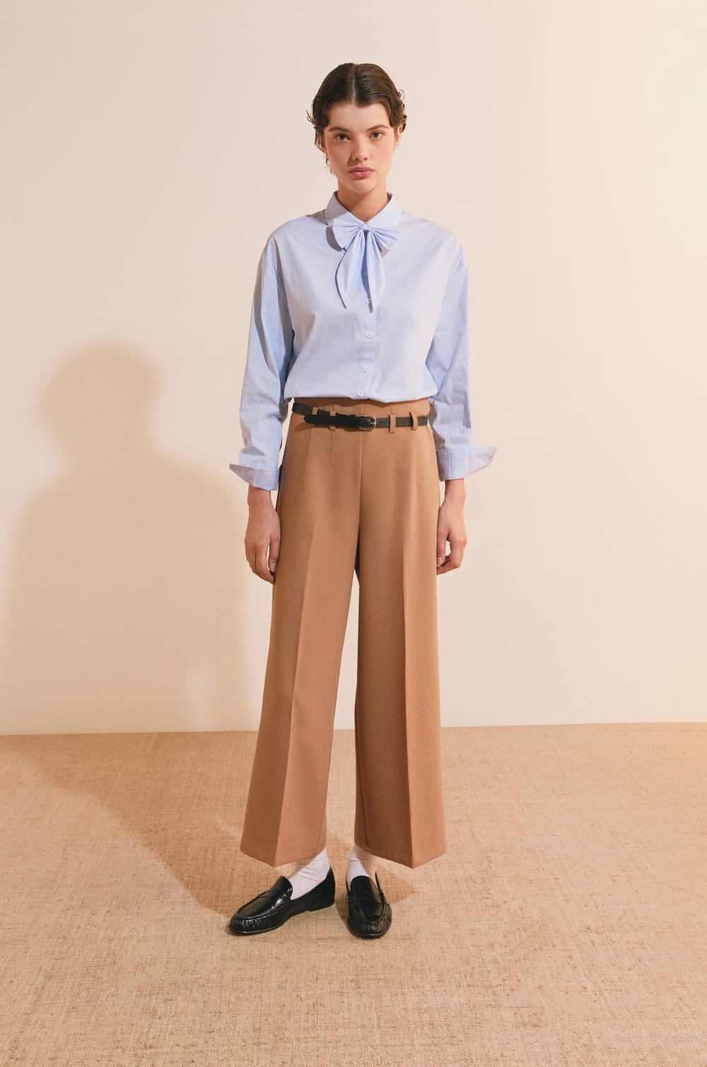 Pantalon cropped;${refinementColor}