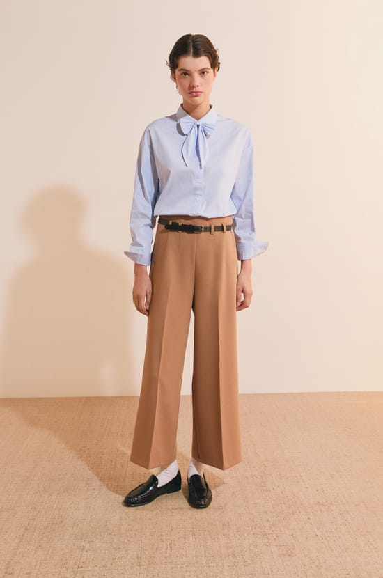 Pantalon cropped;${refinementColor}