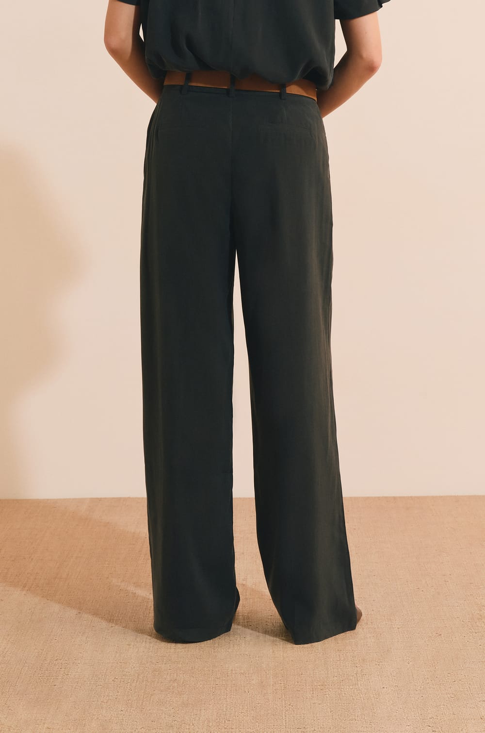 Pantalon large;${refinementColor}