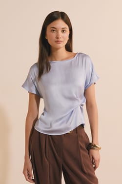 T-shirt drap&eacute; avec n&oelig;ud satin&eacute;;${refinementColor}