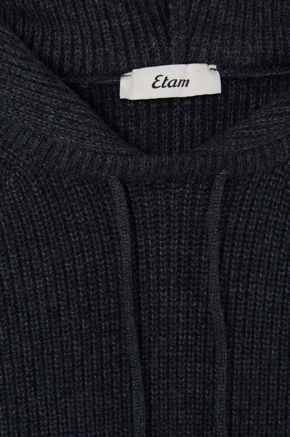 Cuello desmontable con capucha;${refinementColor}