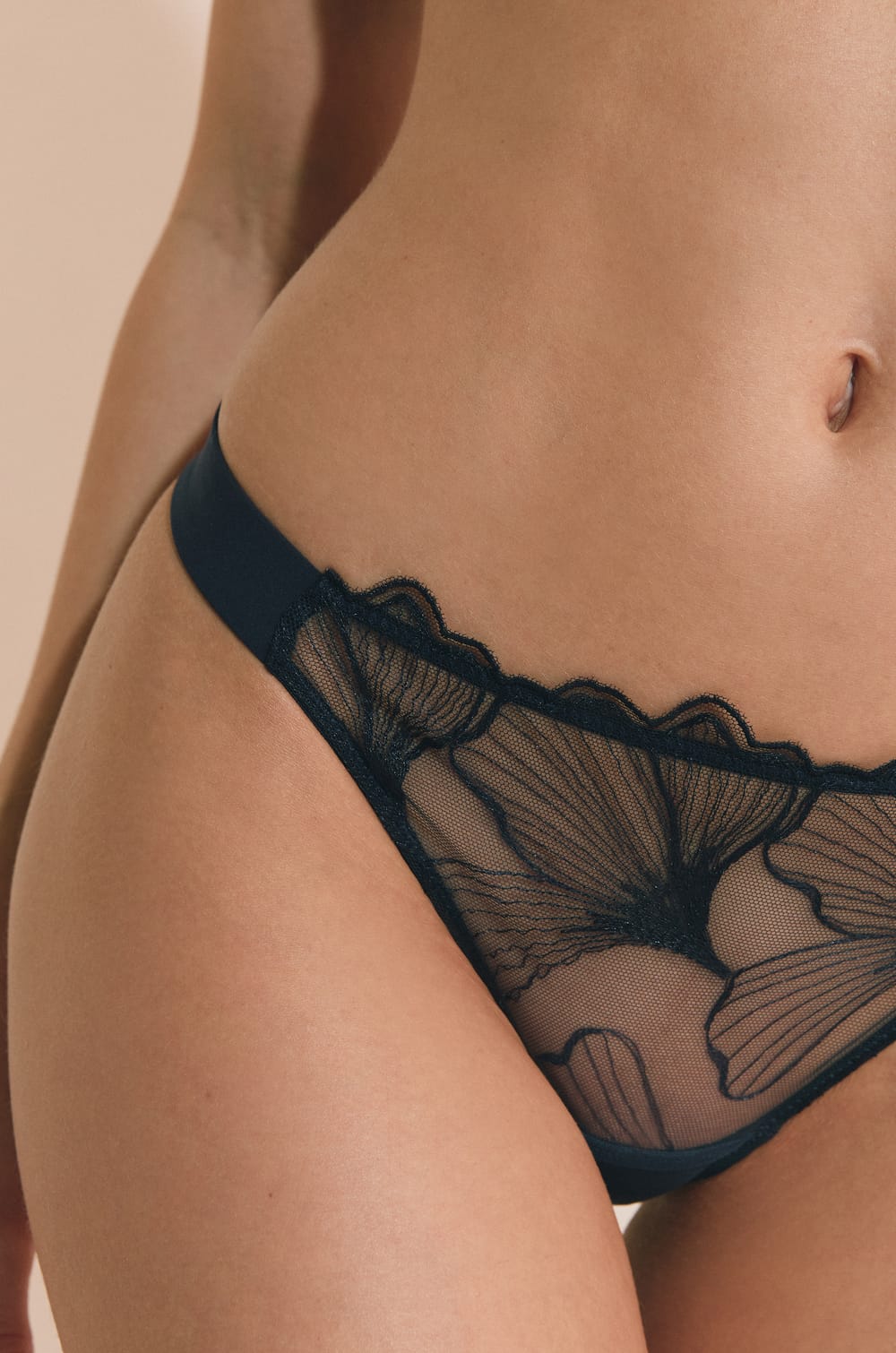 String en broderie;${refinementColor}