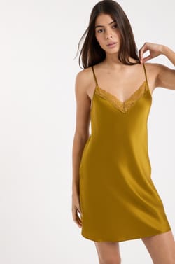 Nuisette en soie d&eacute;tails dentelle;${refinementColor}