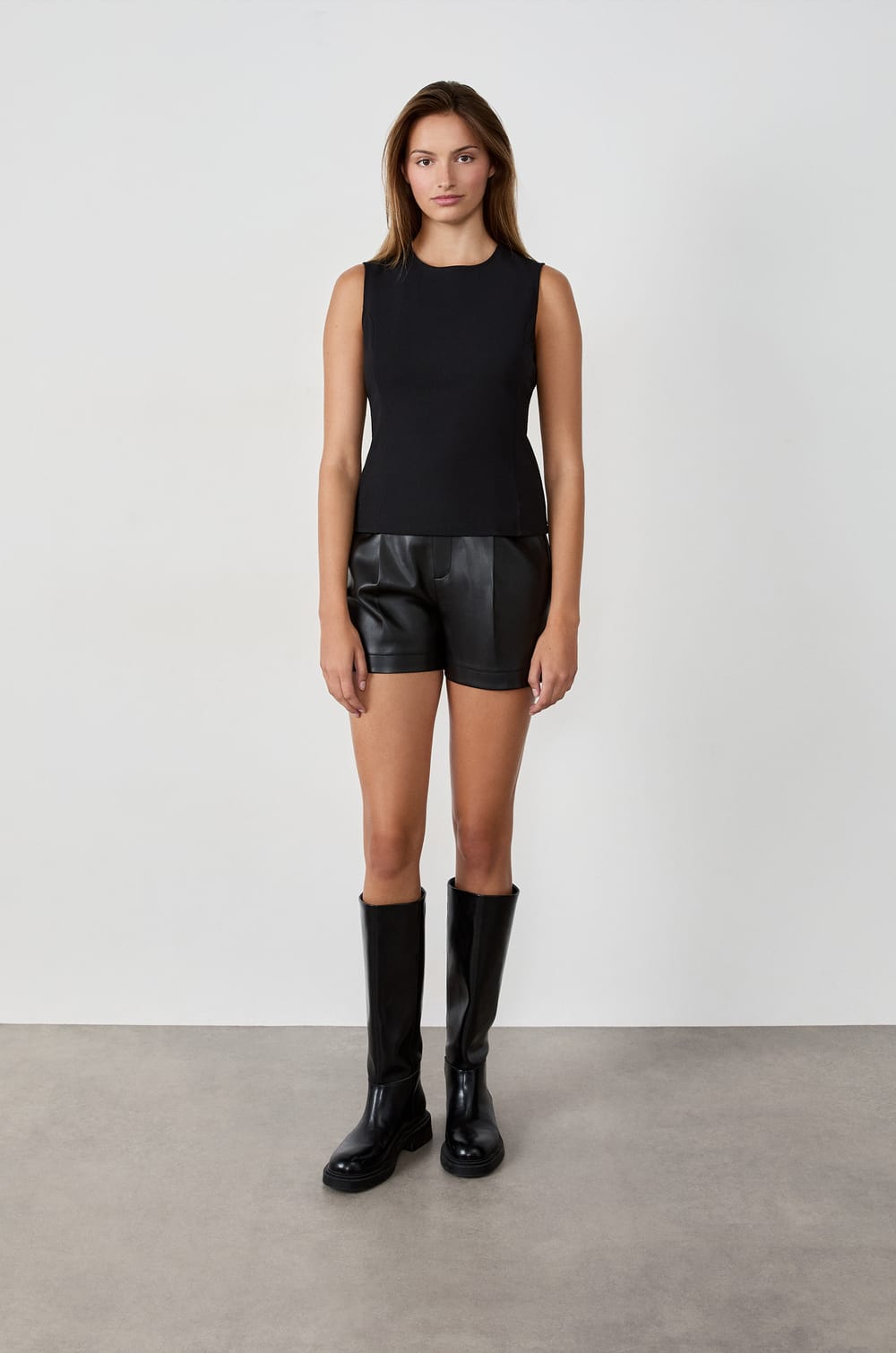 Sleeveless T-shirt;${refinementColor}