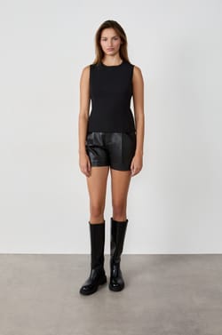 Sleeveless T-shirt;${refinementColor}