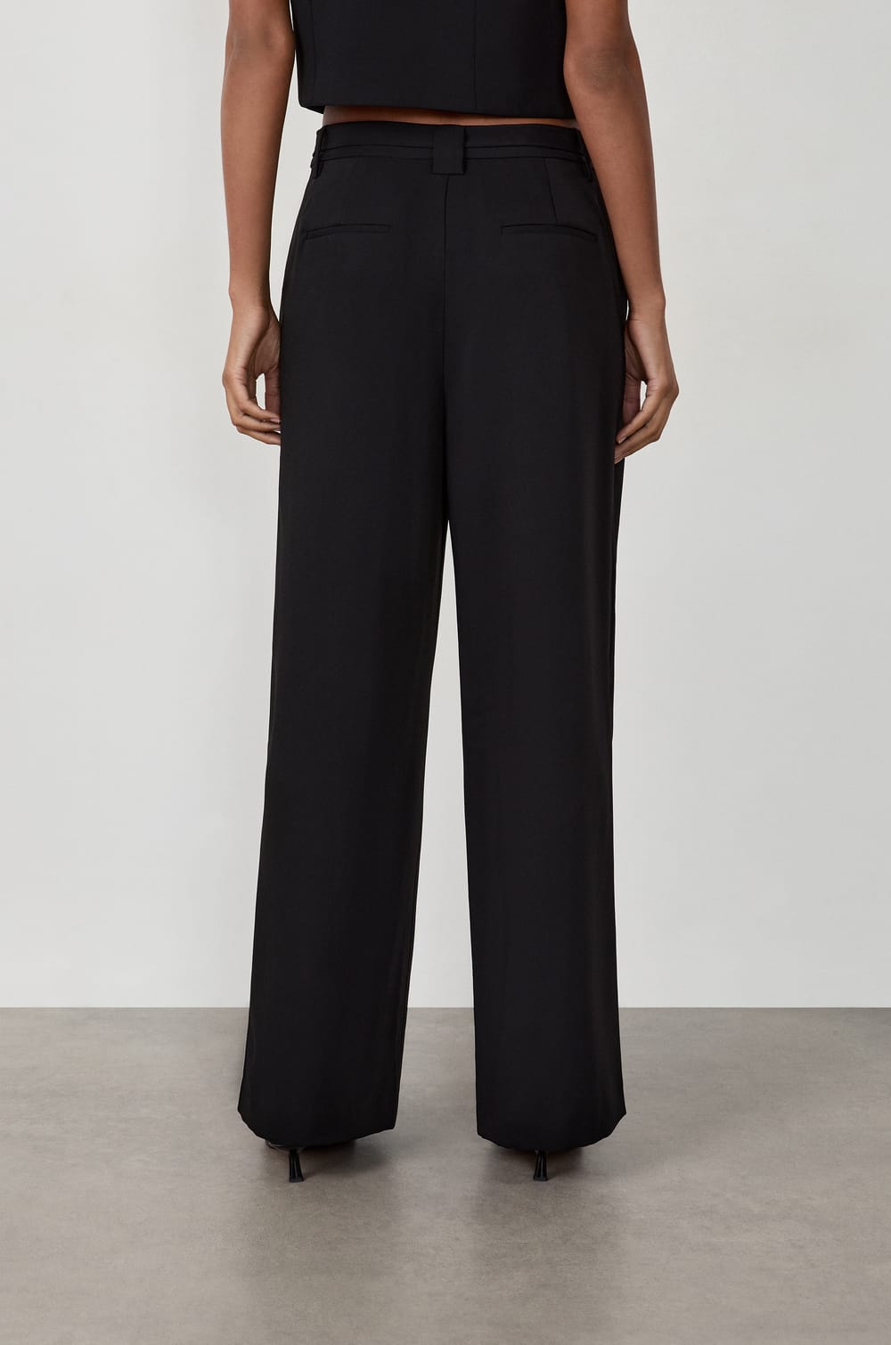 Pantalon fluide large;${refinementColor}