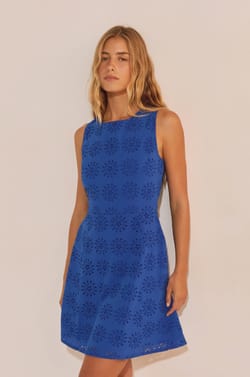 Robe courte avec broderie en coton;${refinementColor}