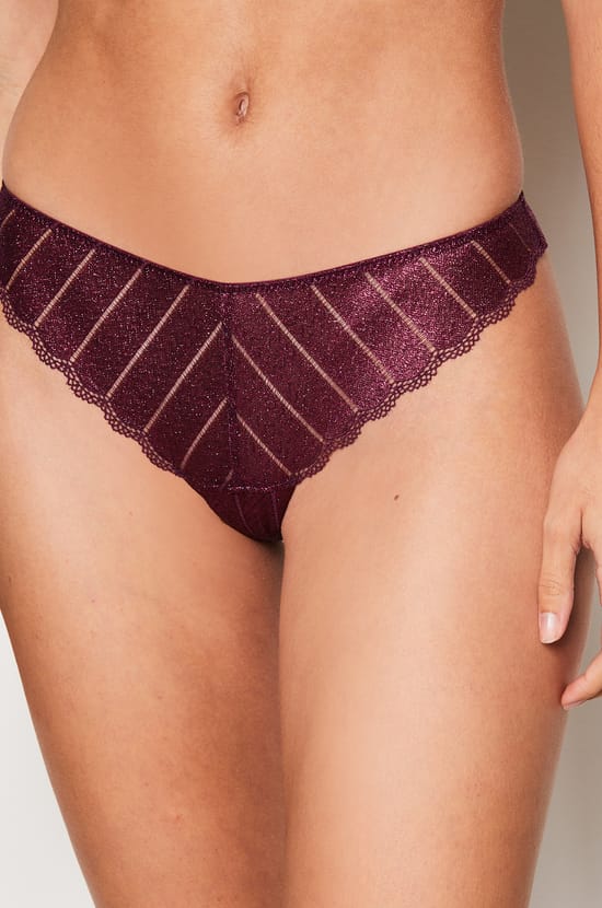 Tanga en dentelle irisé;${refinementColor}