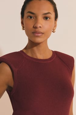 Pull sans manches en maille fine;${refinementColor}