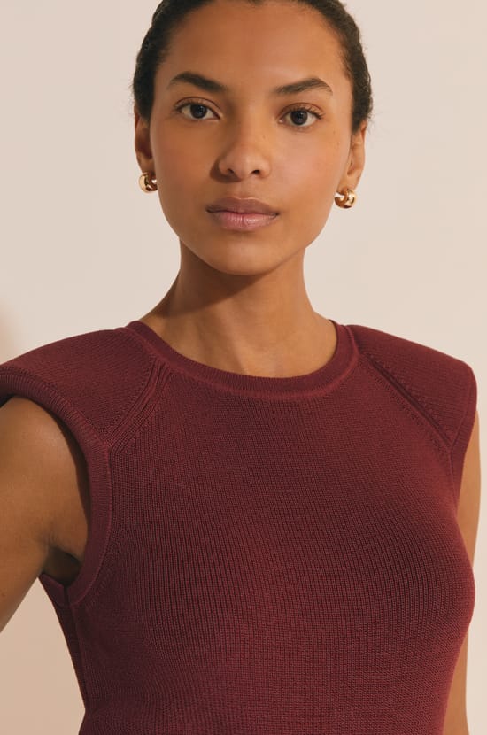 Pull sans manches en maille fine;${refinementColor}