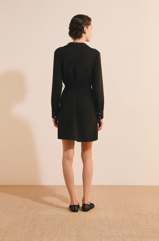 Robe col polo avec d&eacute;tails &agrave; nouer;${refinementColor}