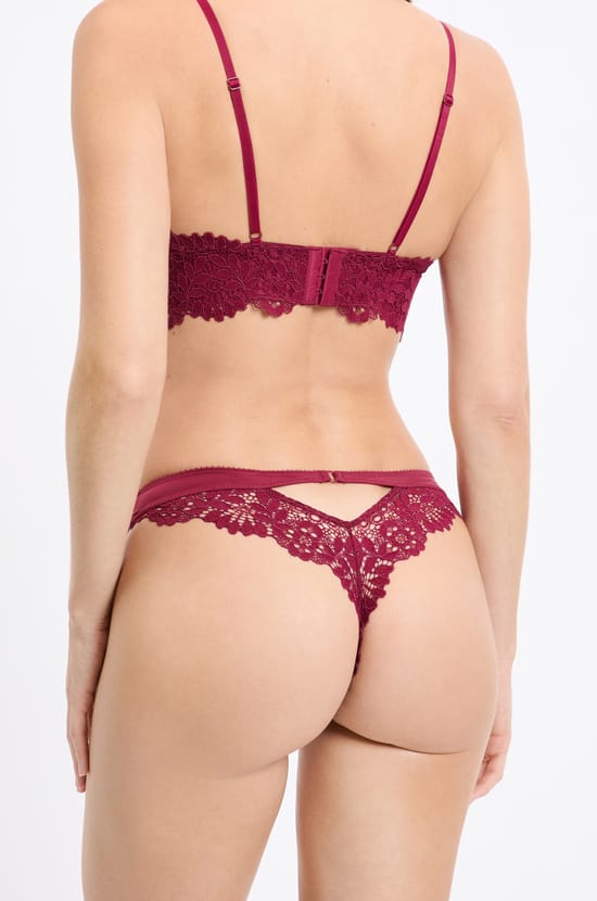 Tanga aus Spitze;${refinementColor}