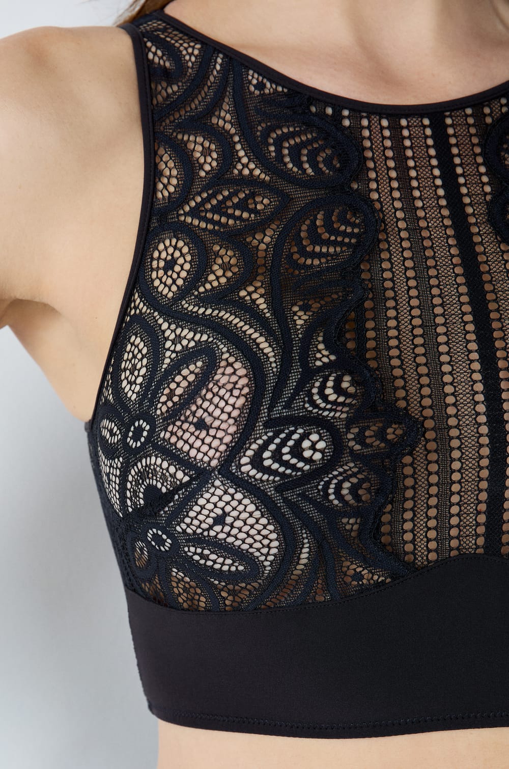 Top post-mastectomía de encaje;${refinementColor}