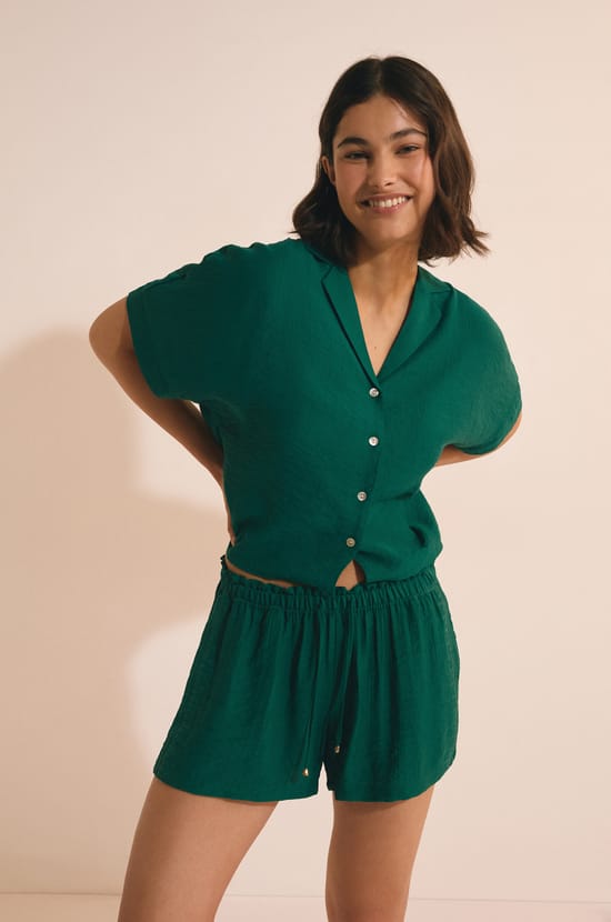 Pantal&oacute;n corto de pijama con cintura el&aacute;stica;${refinementColor}