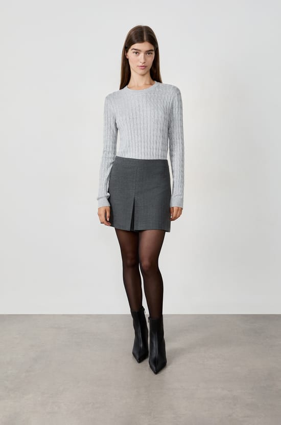 Round neck sweater;${refinementColor}