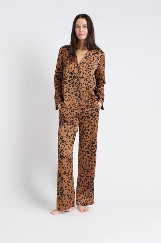 Chemise de pyjama satin&eacute;e &agrave; imprim&eacute;s;${refinementColor}