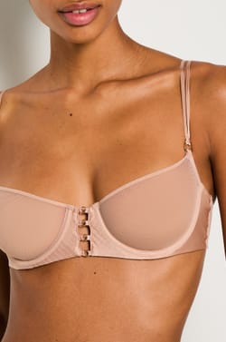 Bra sin relleno de seda y tul. Copa B-D;${refinementColor}
