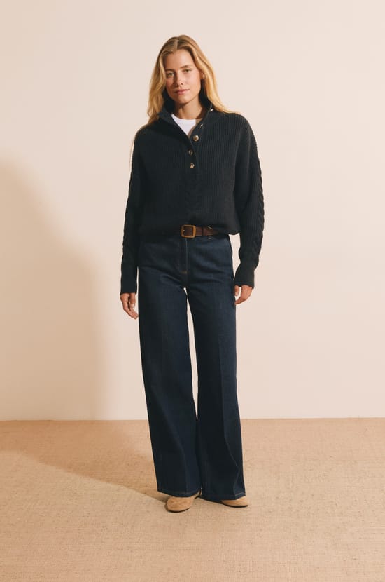 Pull manches longues avec d&eacute;tail bouton dor&eacute;;${refinementColor}