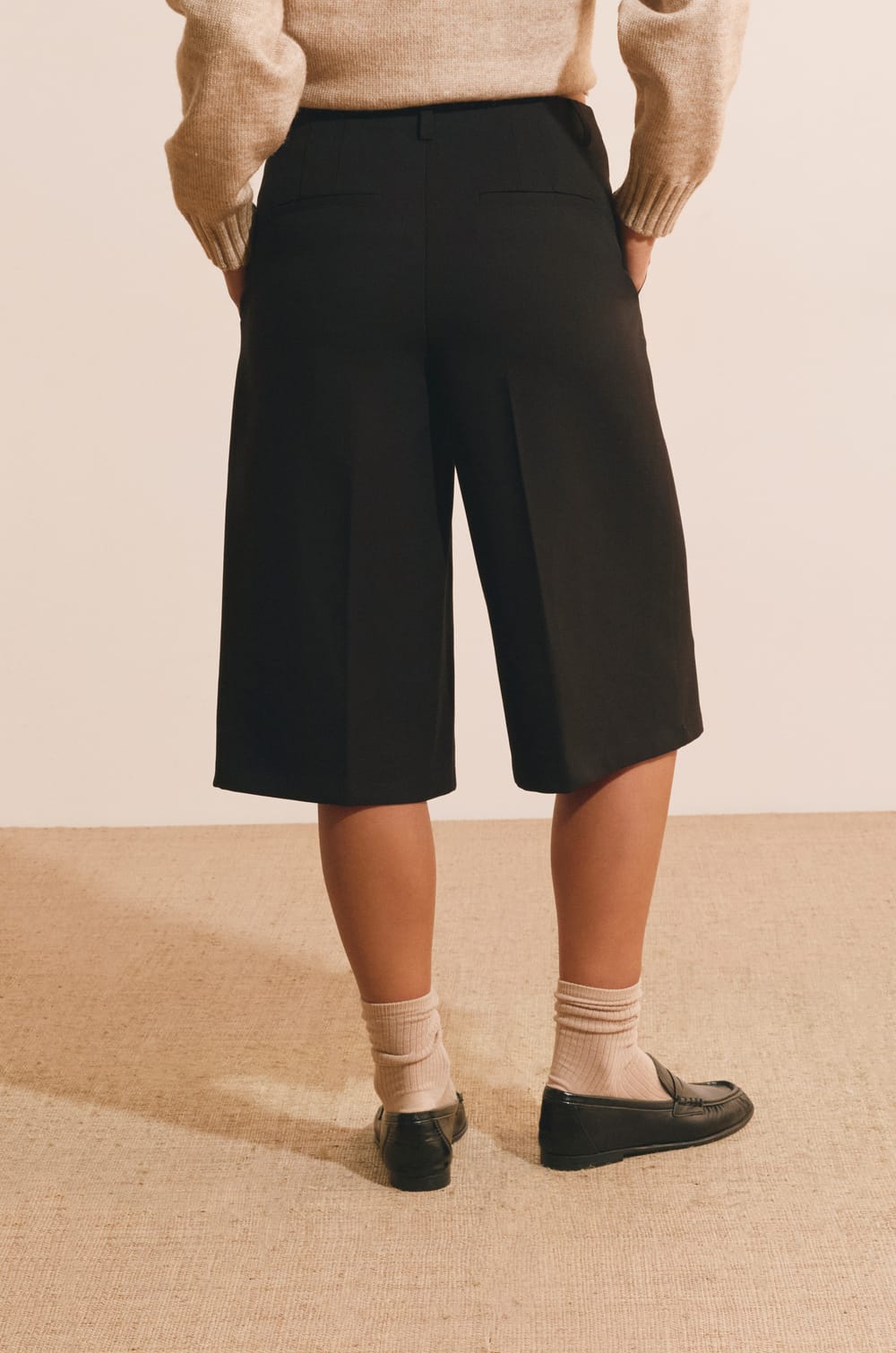 Short bermuda long;${refinementColor}