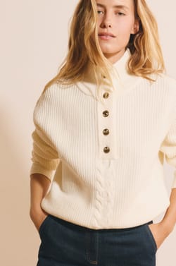 Pull manches longues avec d&eacute;tail bouton dor&eacute;;${refinementColor}