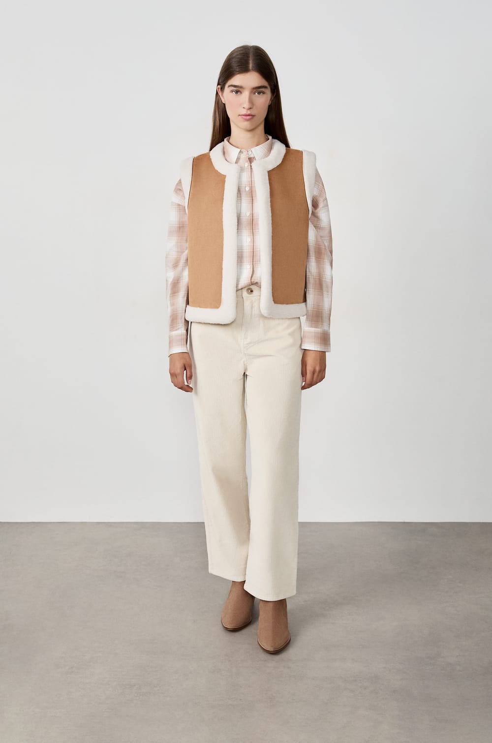 Gilet sans manches en fausse fourrure;${refinementColor}