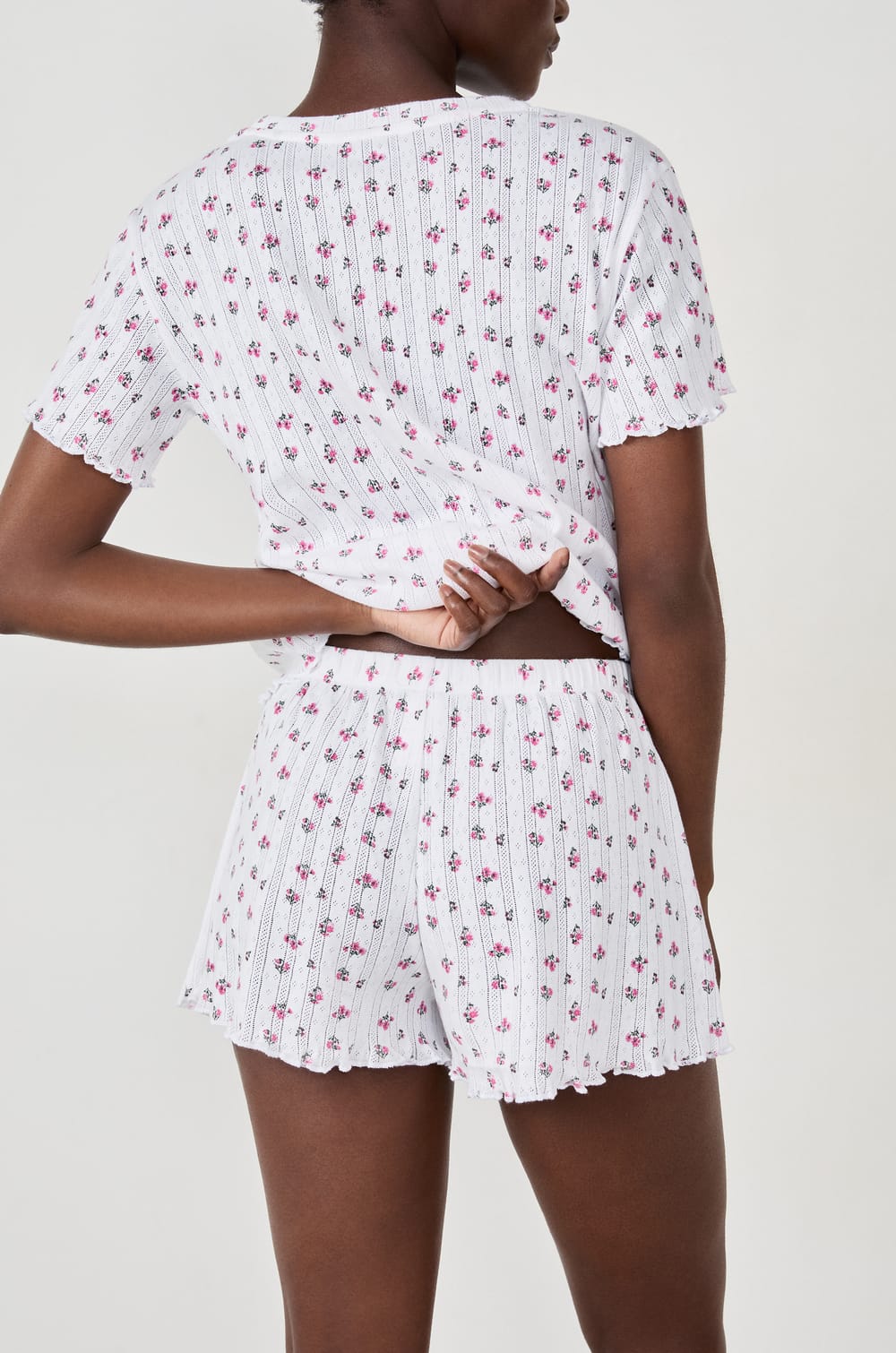 Short de pyjama avec motif fleurs;${refinementColor}