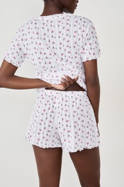 Short de pyjama avec motif fleurs;${refinementColor}