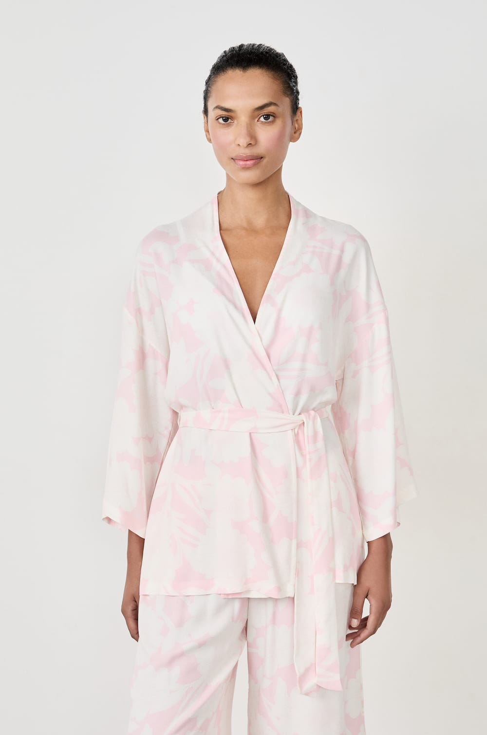 Déshabillé satiné imprimé;${refinementColor}