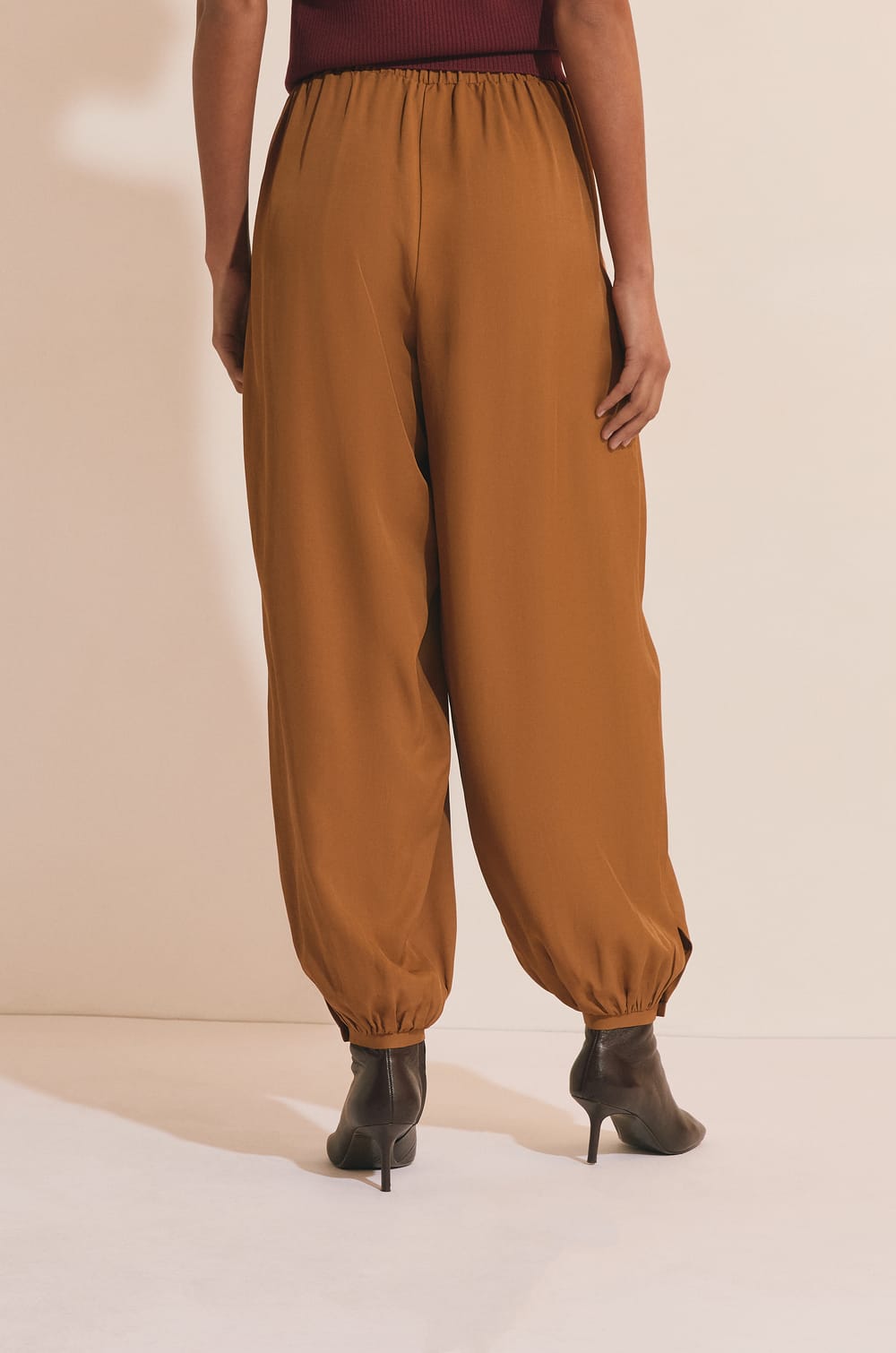 Pantalon satin&eacute;;${refinementColor}