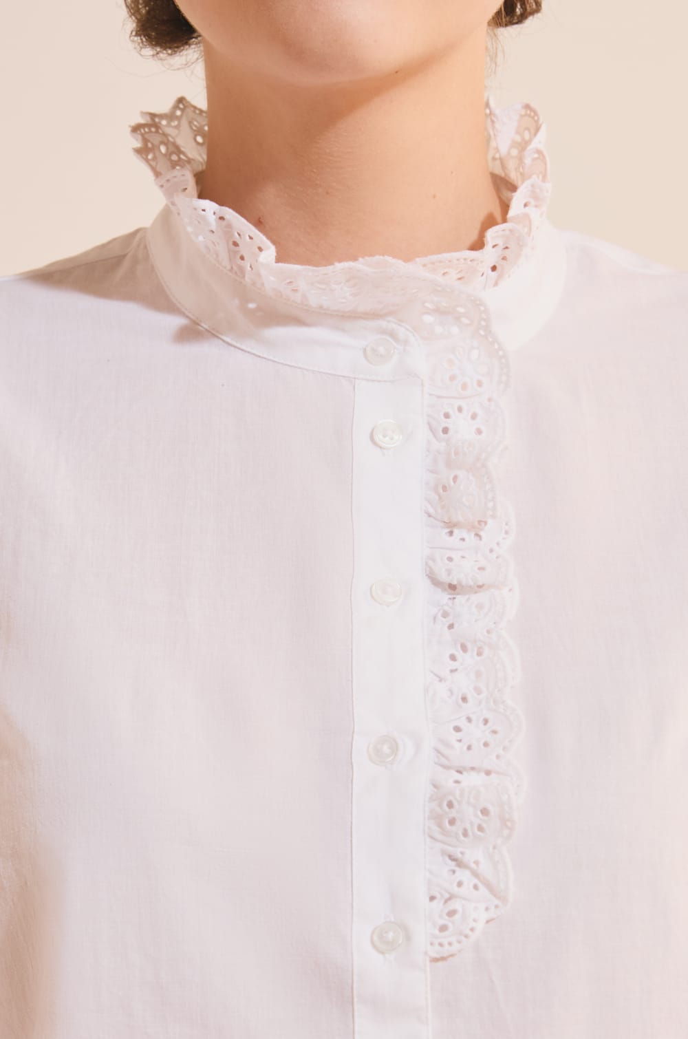Chemise en coton avec broderie anglaise;${refinementColor}