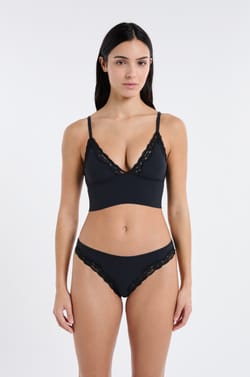 Triangel-BH aus Mikrofaser und Spitze;${refinementColor}