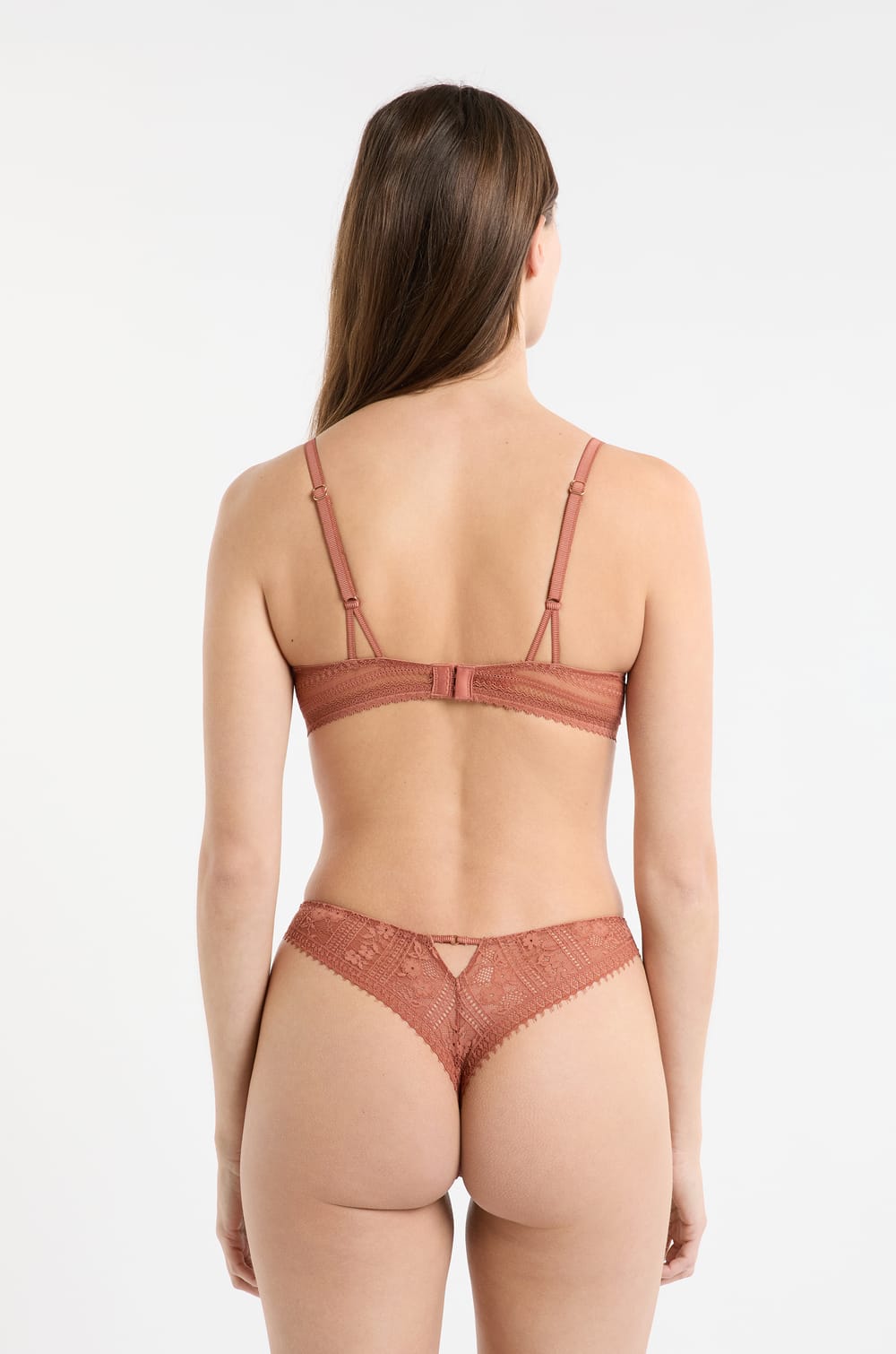 BH N.2 - Der Push-up mit tiefem Dekollet&eacute; aus Spitze;${refinementColor}