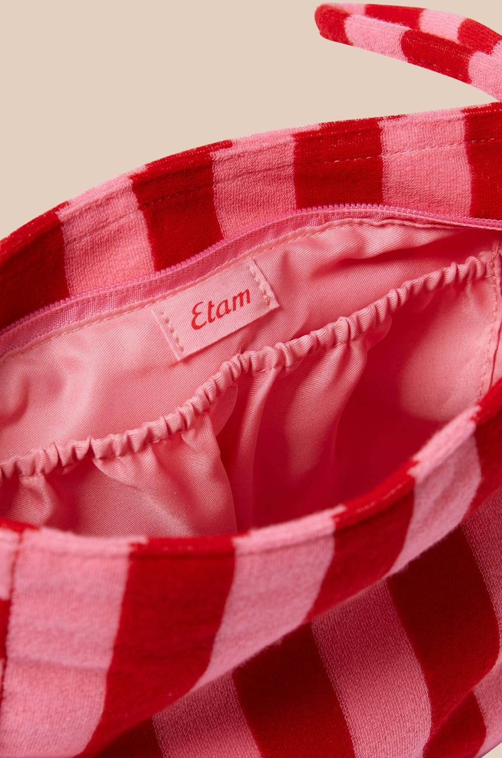 Pochette en &eacute;ponge &agrave; rayures;${refinementColor}