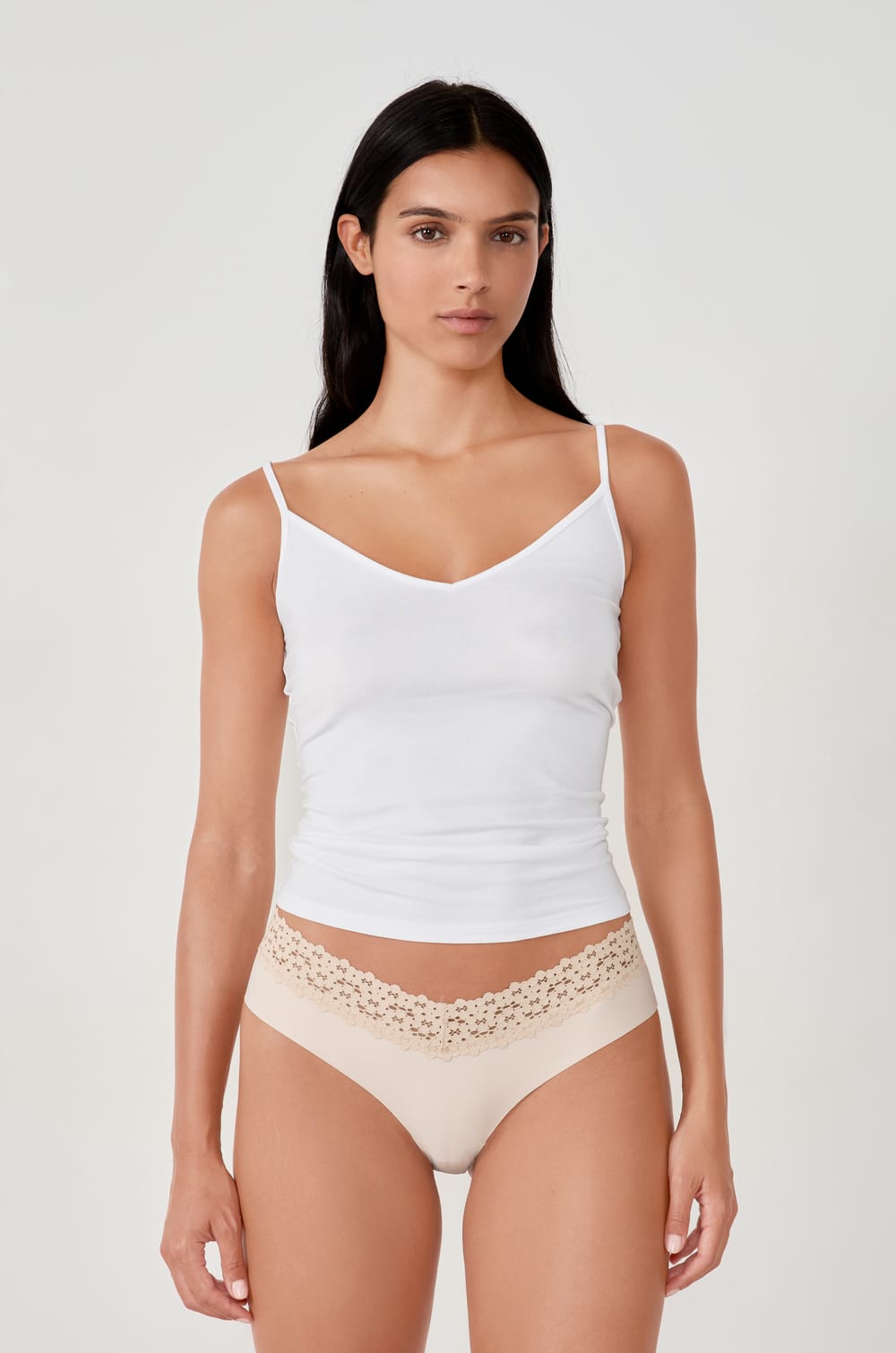 Hipster in V-Form aus Mikrofaser und Spitze;${refinementColor}