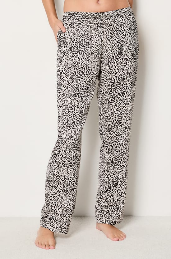 Pantalon de pyjama satiné léopard;${refinementColor}