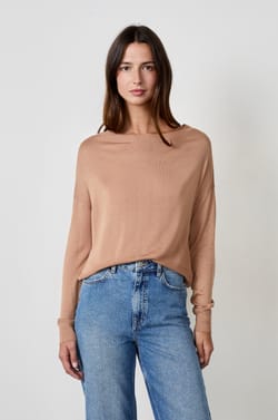 Long-sleeved round neck sweater;${refinementColor}