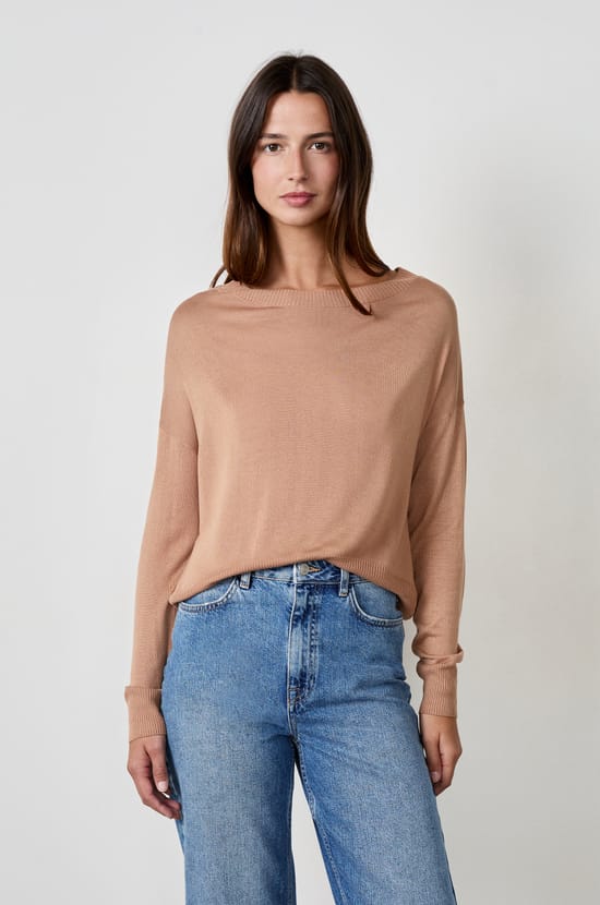 Long-sleeved round neck sweater;${refinementColor}