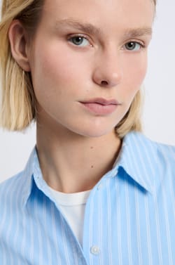 Long-sleeved cotton shirt with belt;${refinementColor}