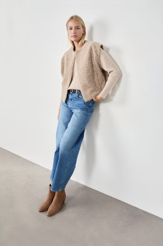 Sleeveless Jacket;${refinementColor}