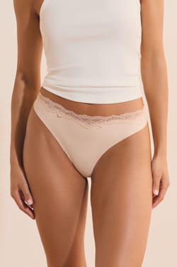 Tanga de microfibra con detalles de encaje;${refinementColor}