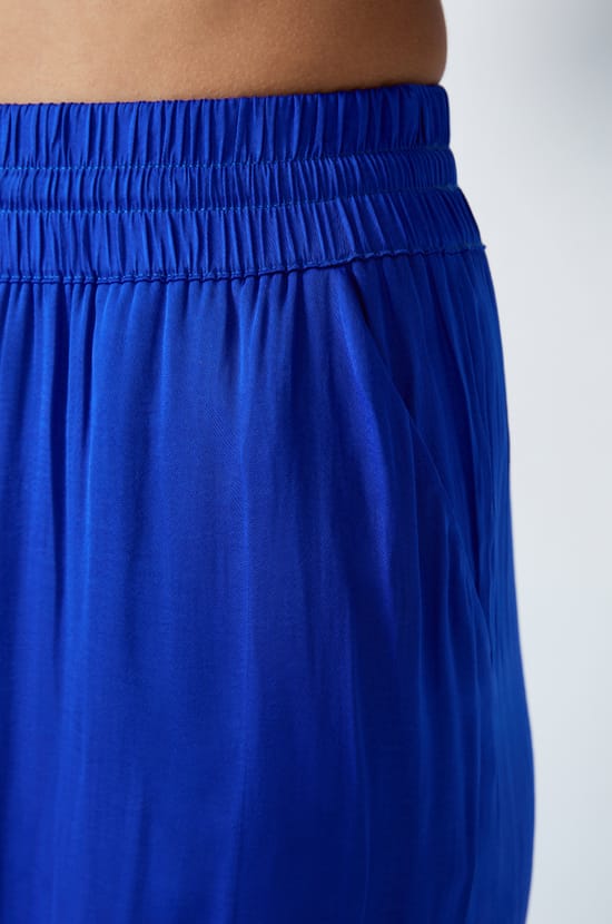 Pantalon satiné coupe large;${refinementColor}