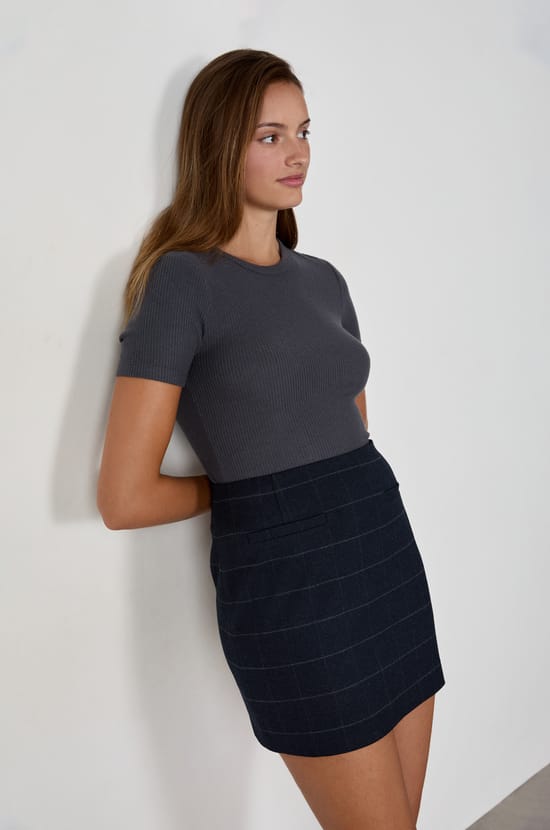 Short-sleeved round neck T-shirt;${refinementColor}